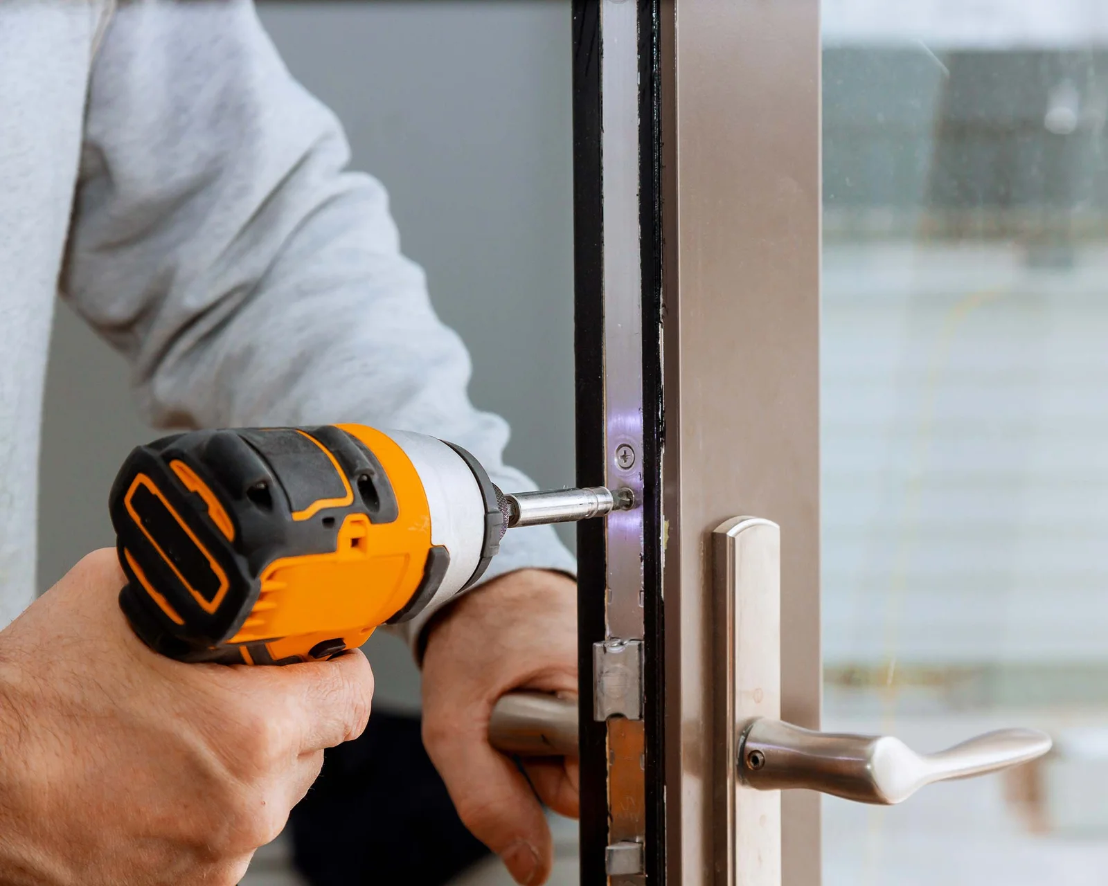 Slotenmaker aan het werk in Welden – slot installeren zonder schade